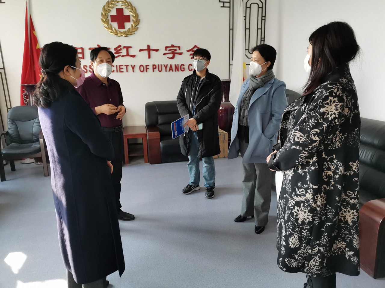 濮阳市政协副主席,工商联主席李莉荣再赴市红十字会