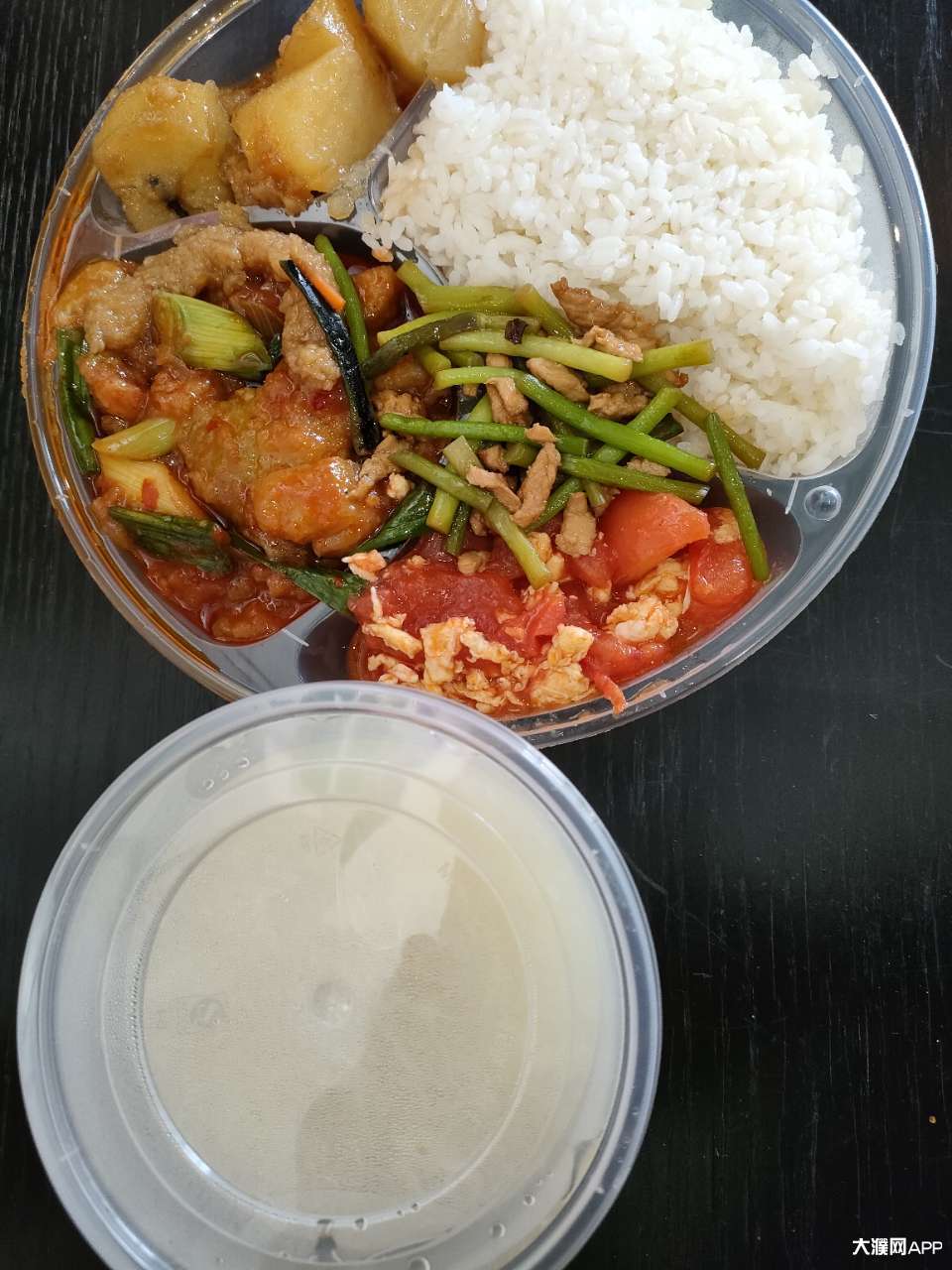 百姓量贩大米盒饭,配一个汤,才6元,真实惠!